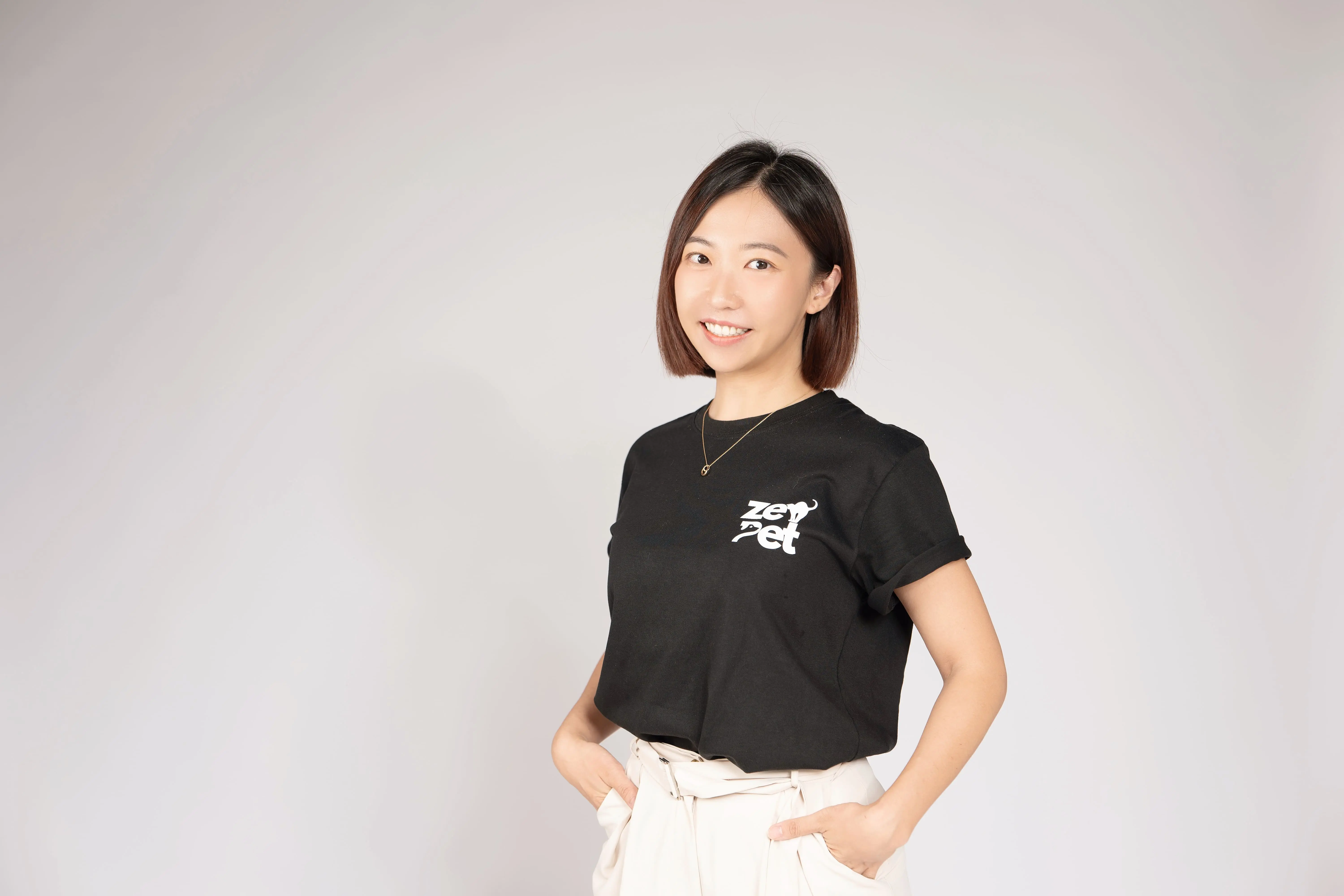 獸醫 Emily 身穿 ZEN&nbsp;PET 制服