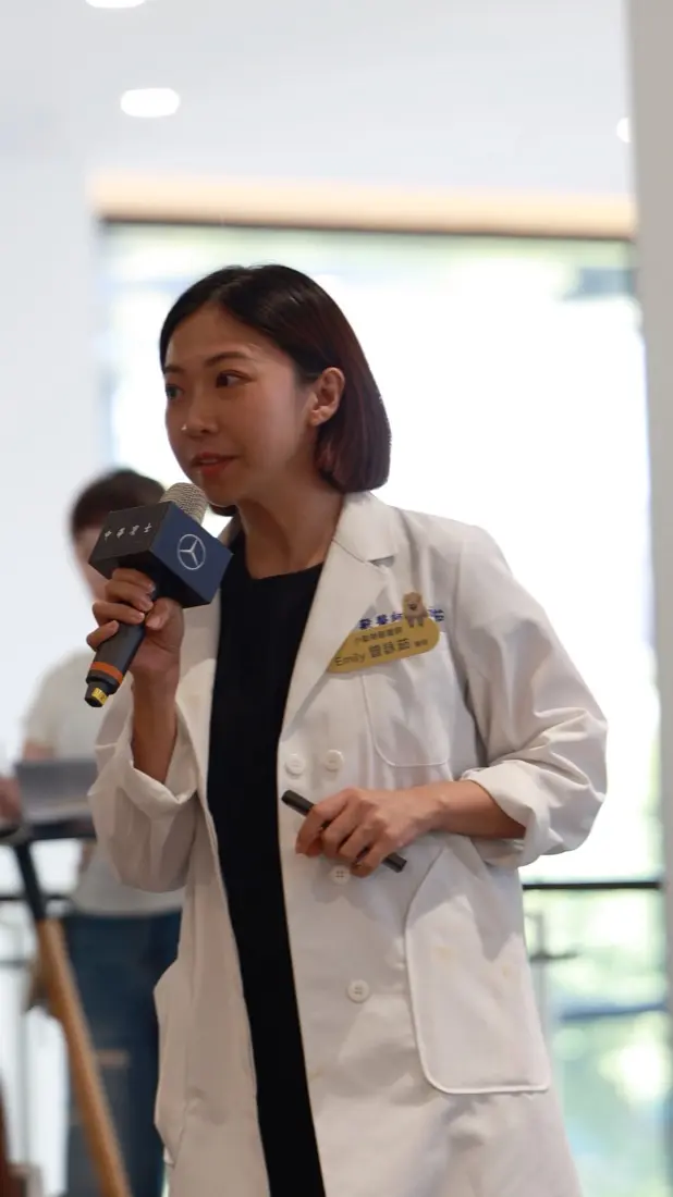 獸醫師 Emily 在活動現場開講